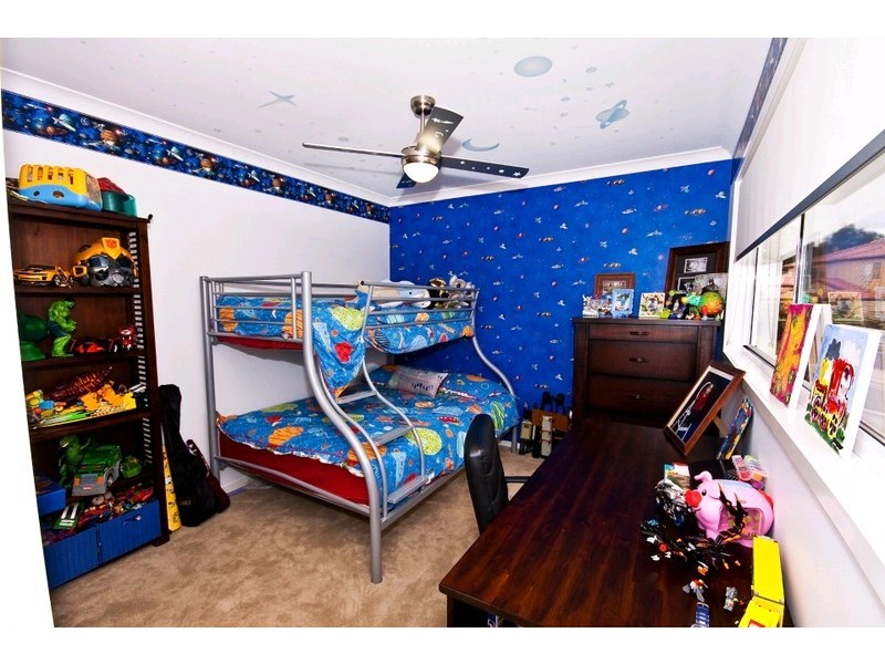 17 Golden Bear Drive, Arundel QLD 4214