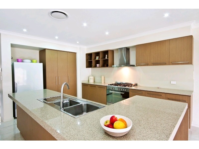 76 Hawkesbury Avenue, Pacific Pines QLD 4211