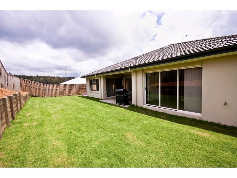 76 Hawkesbury Avenue, Pacific Pines QLD 4211