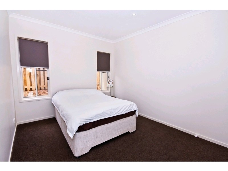 76 Hawkesbury Avenue, Pacific Pines QLD 4211