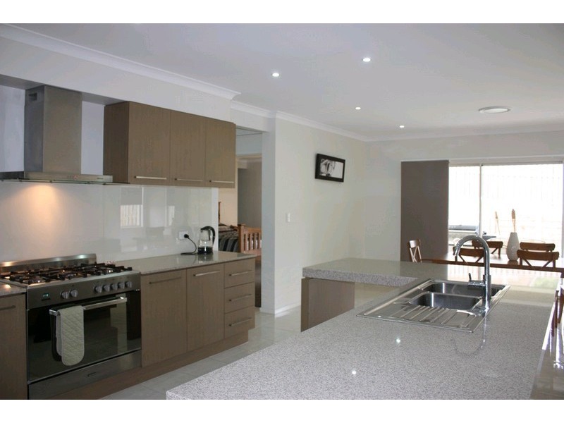76 Hawkesbury Avenue, Pacific Pines QLD 4211