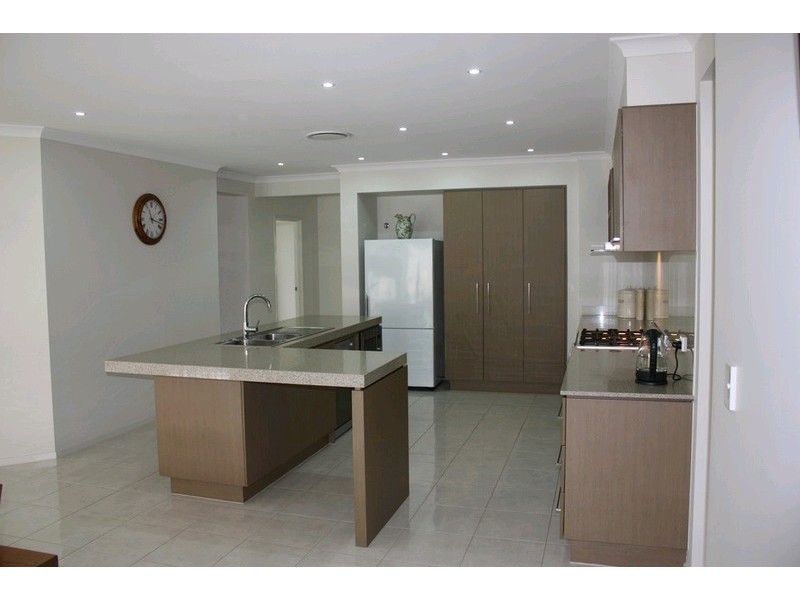 76 Hawkesbury Avenue, Pacific Pines QLD 4211