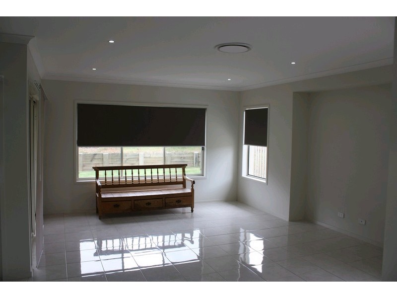76 Hawkesbury Avenue, Pacific Pines QLD 4211