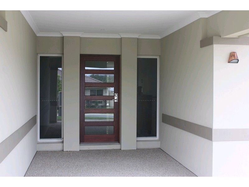 76 Hawkesbury Avenue, Pacific Pines QLD 4211