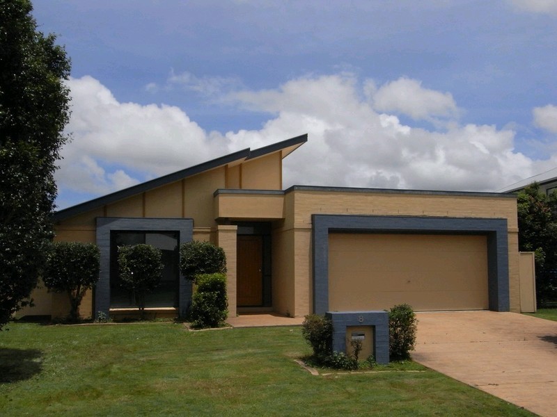 8 Thames Place, Oxenford QLD 4210
