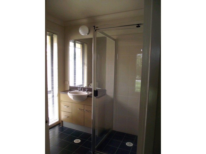 8 Thames Place, Oxenford QLD 4210