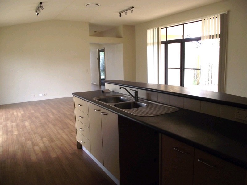 8 Thames Place, Oxenford QLD 4210