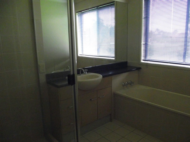 8 Thames Place, Oxenford QLD 4210