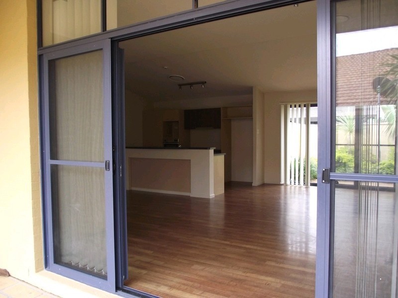 8 Thames Place, Oxenford QLD 4210