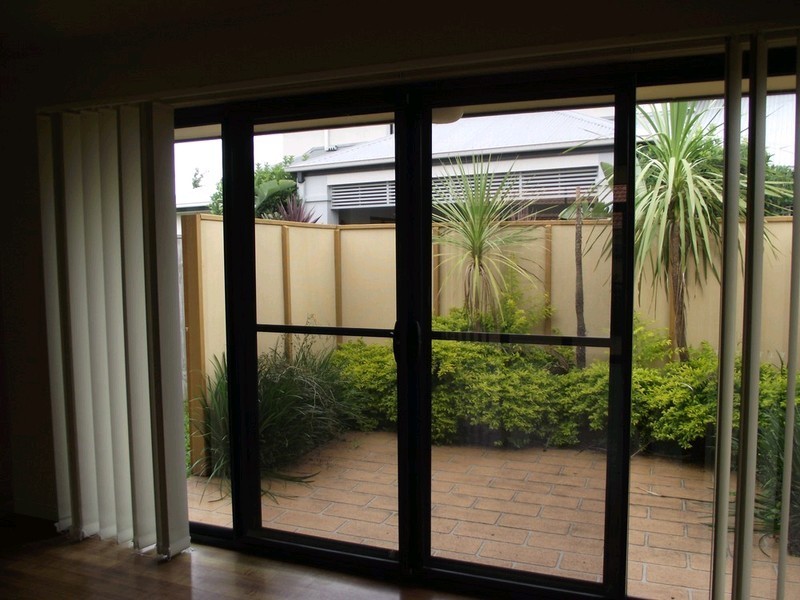 8 Thames Place, Oxenford QLD 4210