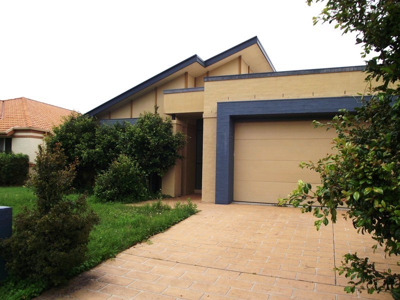 8 Thames Place, Oxenford QLD 4210