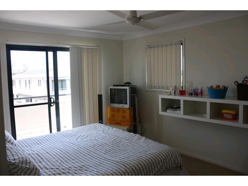 6/2 Palma Crescent, Varsity Lakes QLD 4227