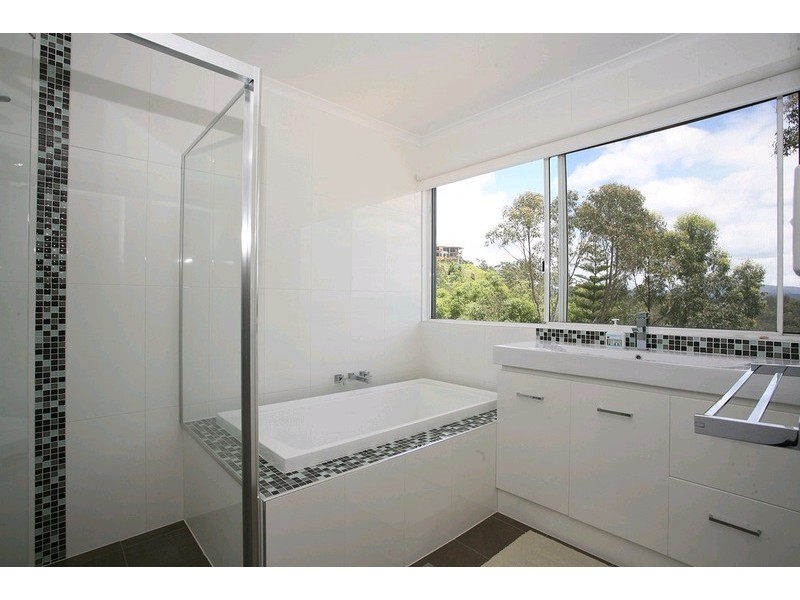 200 Chesterfield Drive, Bonogin QLD 4213