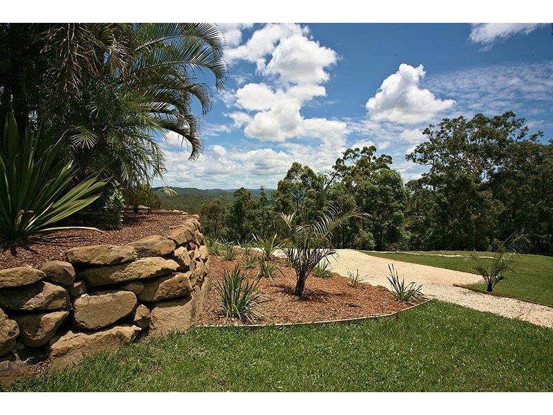 200 Chesterfield Drive, Bonogin QLD 4213