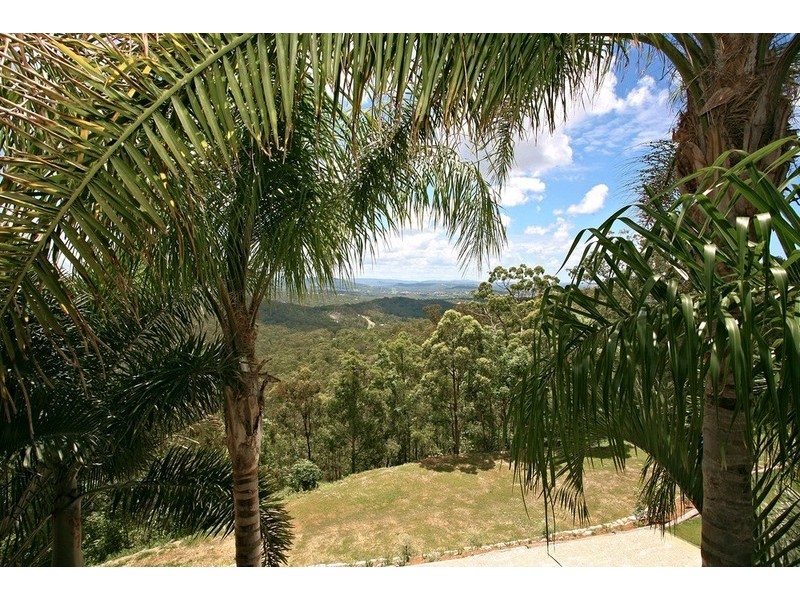 200 Chesterfield Drive, Bonogin QLD 4213