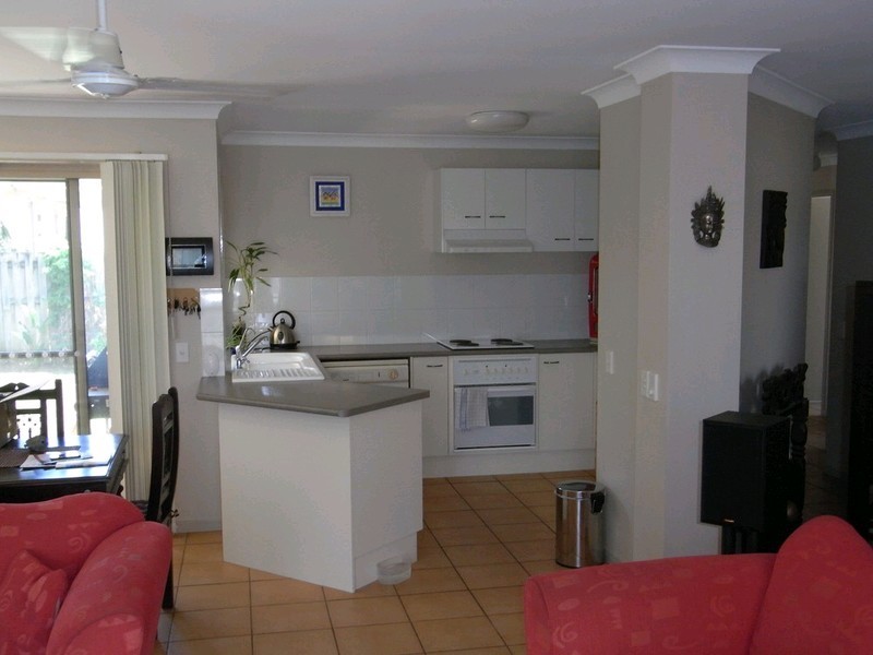 28 Marble Arch Place, Arundel QLD 4214