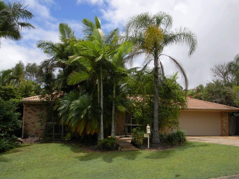 1 Lockhart Place, Helensvale QLD 4212