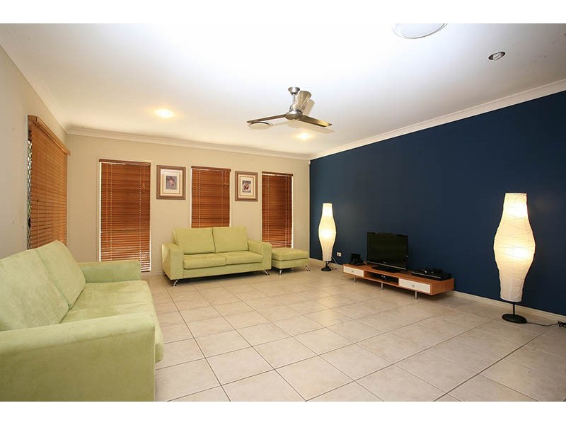 10 Whitewood Place, Molendinar QLD 4214