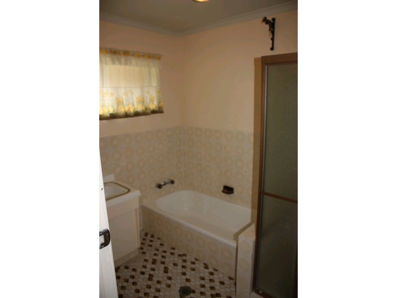 18 Sungold Avenue, Southport QLD 4215