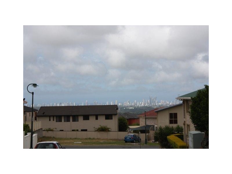 15 Ballah Crescent, Highland Park QLD 4211