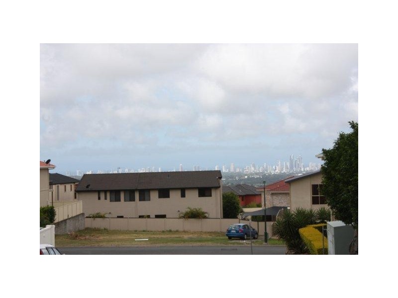 15 Ballah Crescent, Highland Park QLD 4211