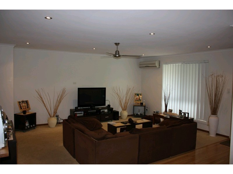 13 Wallaroo Way, Ashmore QLD 4214