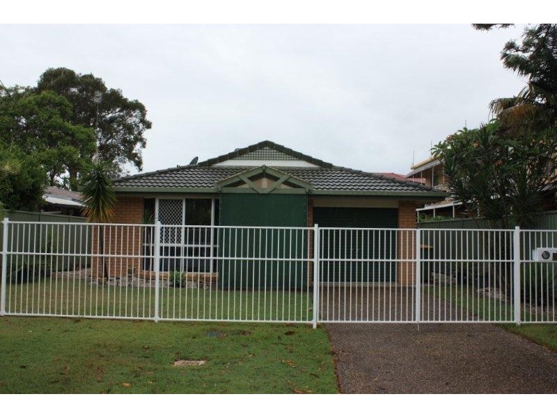 9A Middle Street, Labrador QLD 4215