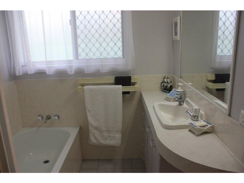 9A Middle Street, Labrador QLD 4215