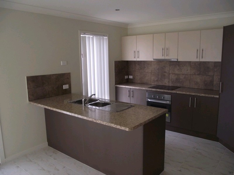 2/5 Elise Avenue, Coomera QLD 4209