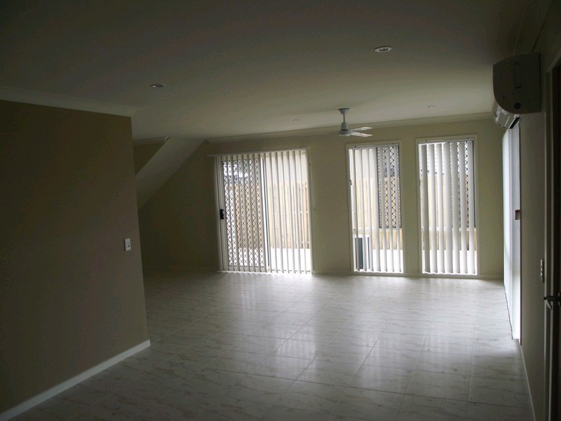 2/5 Elise Avenue, Coomera QLD 4209