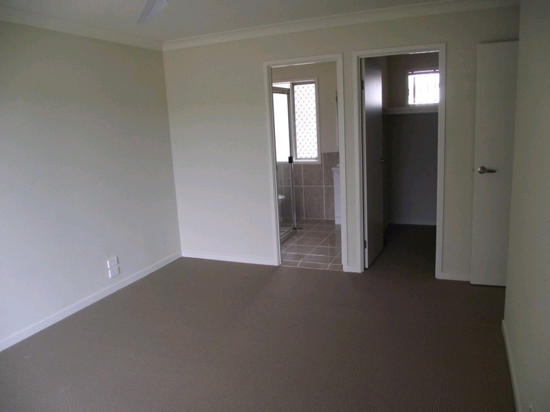 2/5 Elise Avenue, Coomera QLD 4209