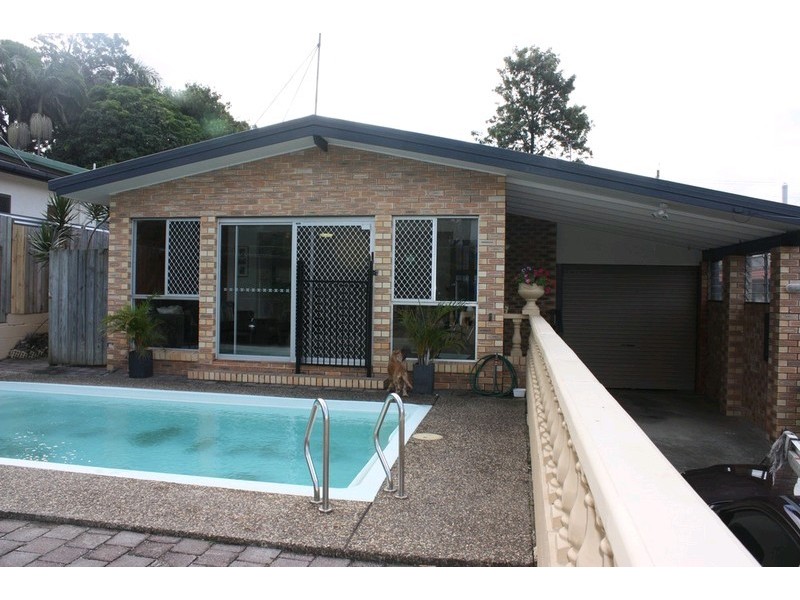 4 Kinarra Street, Ashmore QLD 4214