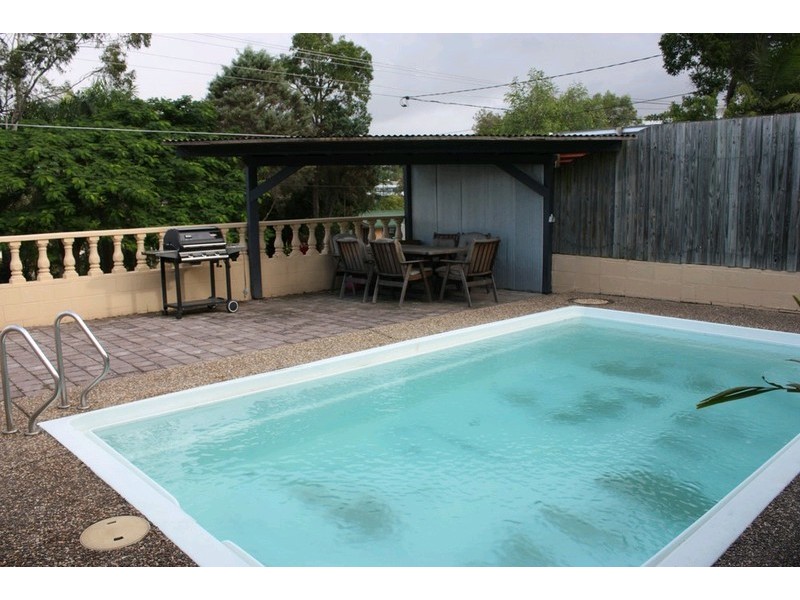 4 Kinarra Street, Ashmore QLD 4214