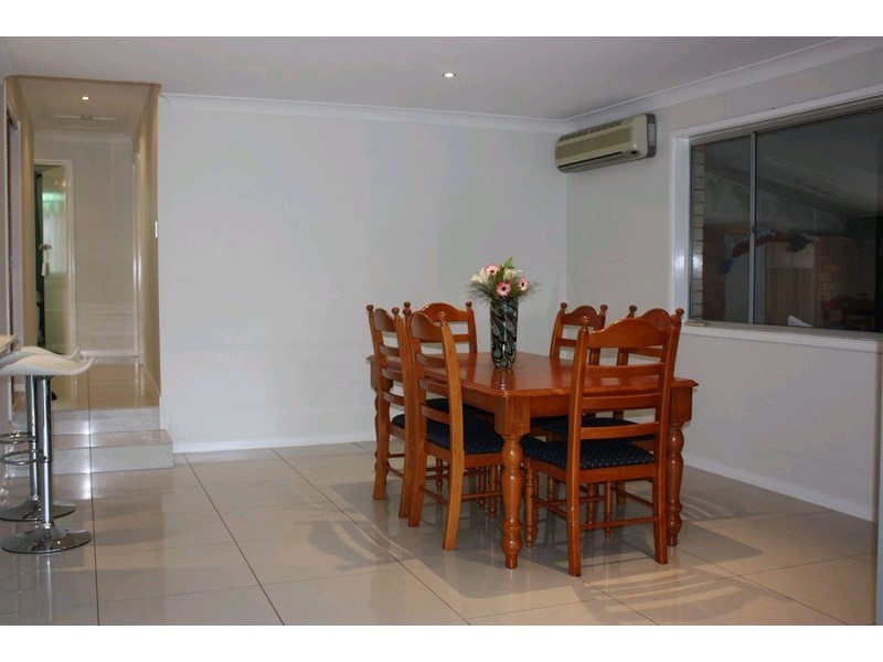 4 Kinarra Street, Ashmore QLD 4214