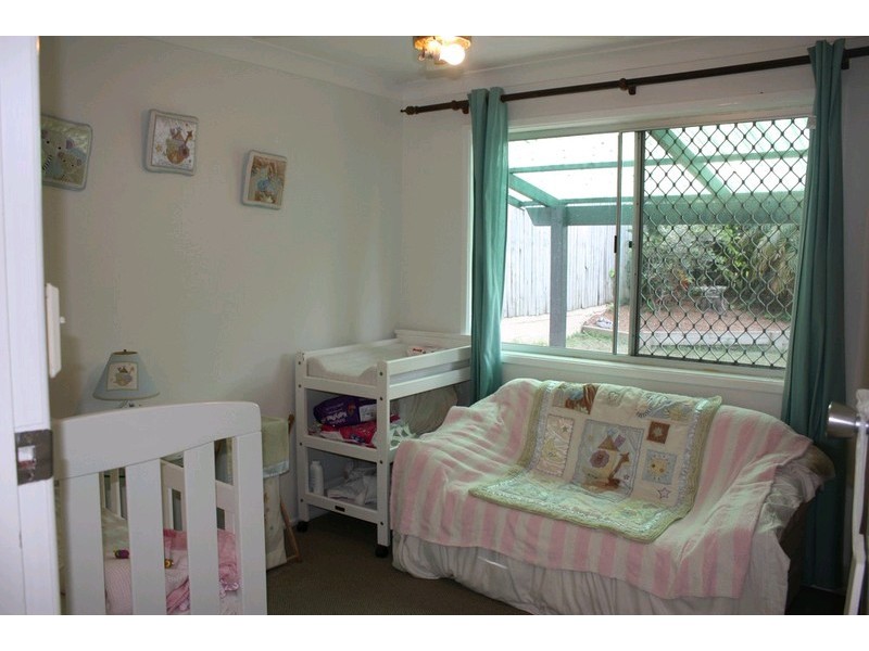 4 Kinarra Street, Ashmore QLD 4214