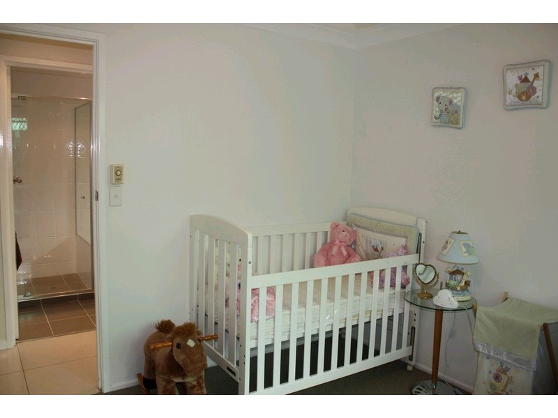 4 Kinarra Street, Ashmore QLD 4214