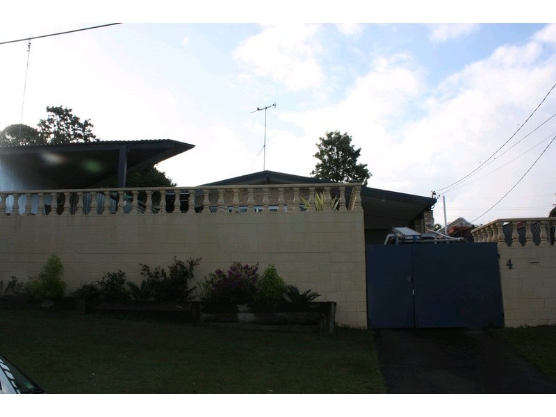 4 Kinarra Street, Ashmore QLD 4214