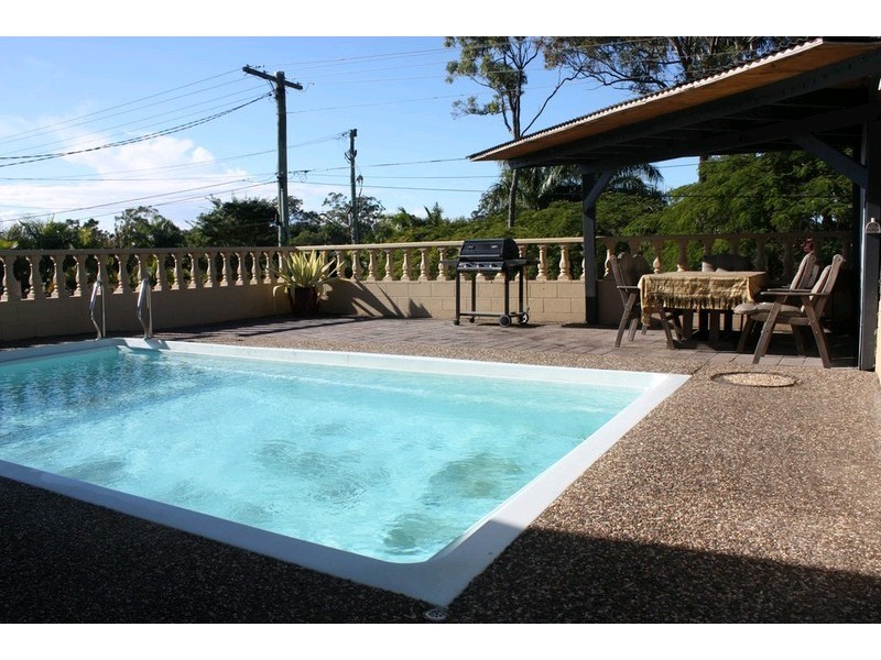 4 Kinarra Street, Ashmore QLD 4214