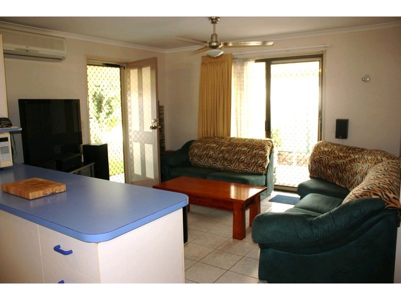 2/60 Village Way, Oxenford QLD 4210