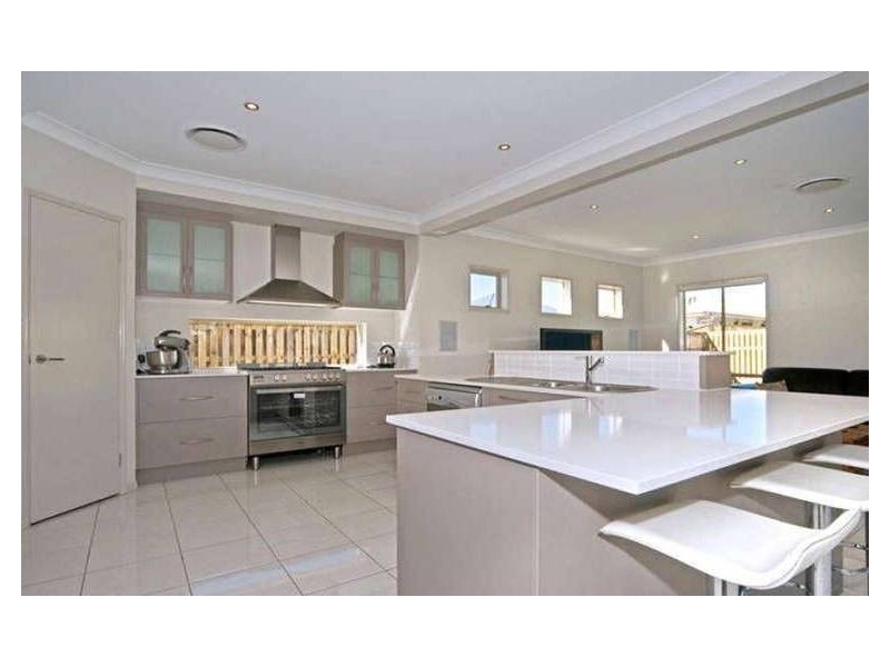 15 Strathburn Crescent, Ormeau QLD 4208