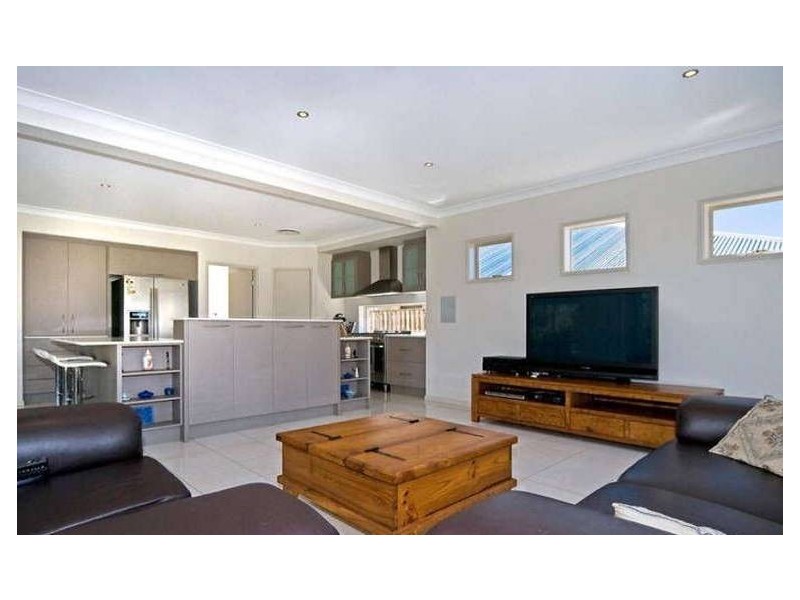 15 Strathburn Crescent, Ormeau QLD 4208