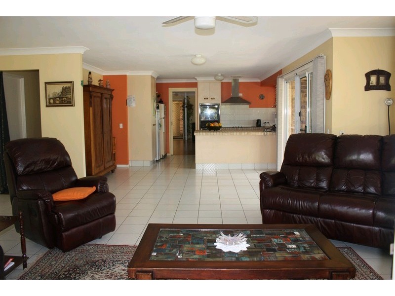 92 Parkes Drive, Helensvale QLD 4212