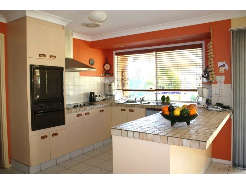 92 Parkes Drive, Helensvale QLD 4212