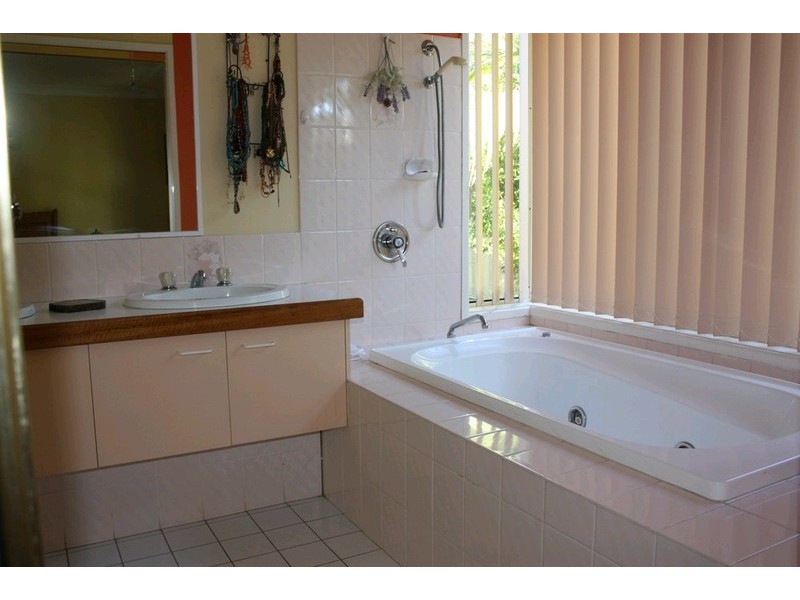 92 Parkes Drive, Helensvale QLD 4212