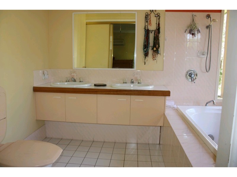92 Parkes Drive, Helensvale QLD 4212