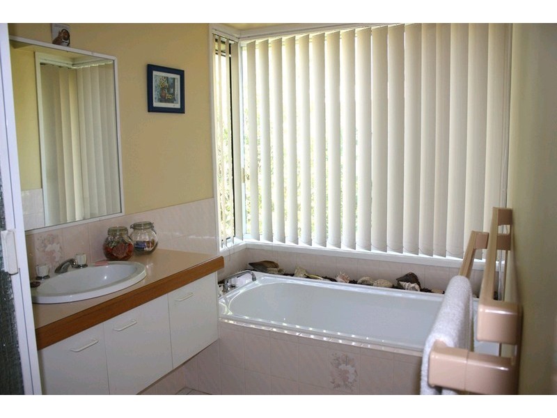 92 Parkes Drive, Helensvale QLD 4212
