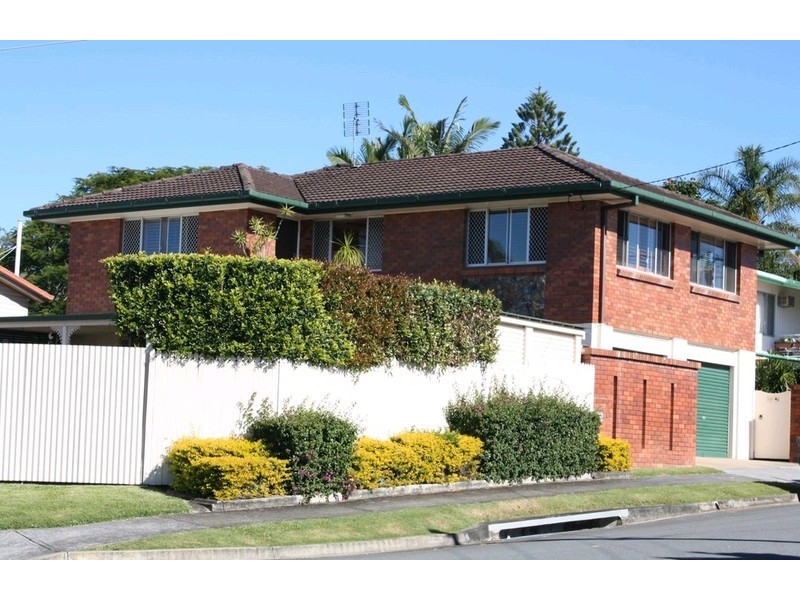 2 Kingsley Avenue, Labrador QLD 4215