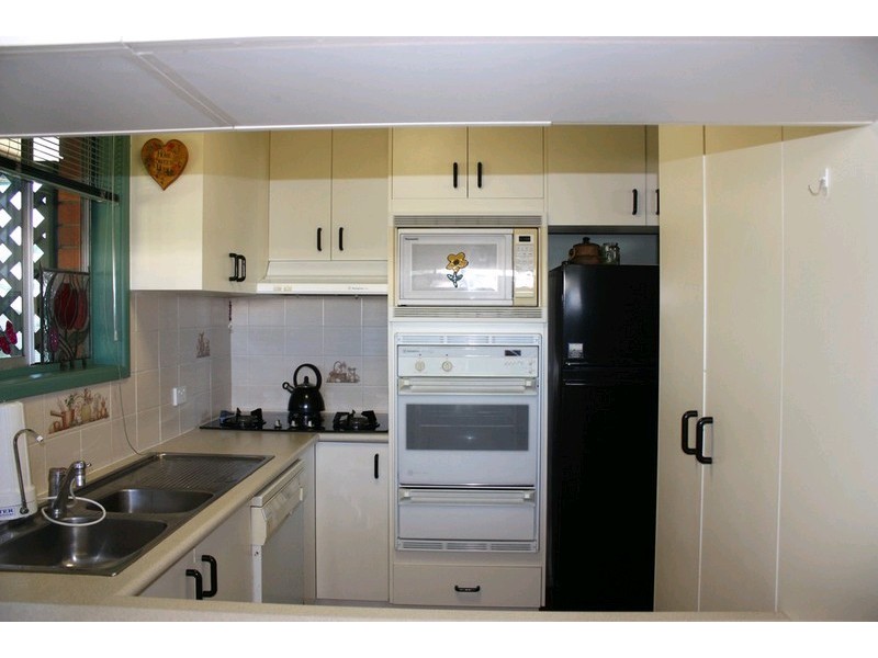 2 Kingsley Avenue, Labrador QLD 4215