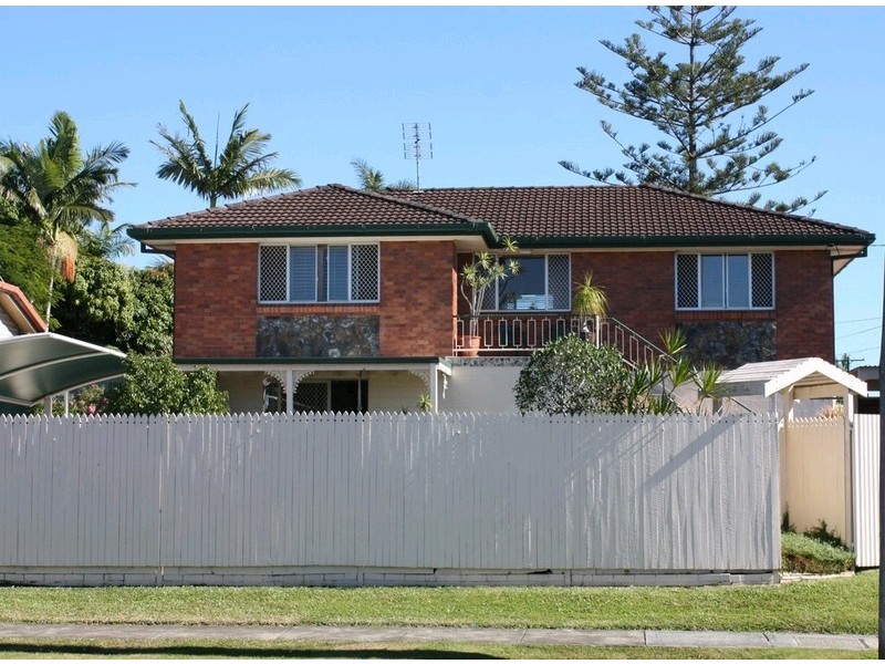 2 Kingsley Avenue, Labrador QLD 4215