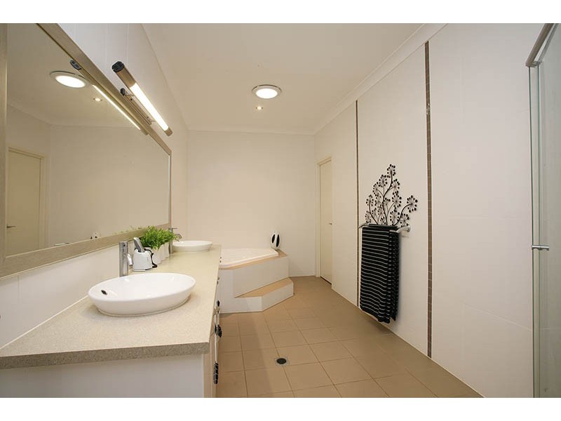 14 Vennor Drive, Ormeau QLD 4208